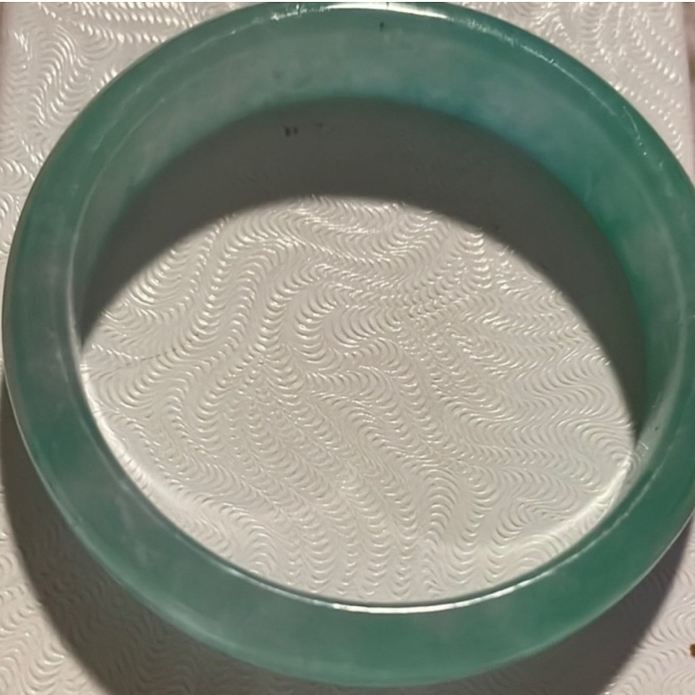 Women’s Green Resin Bangle Bracelet - Classic Smooth Finish
